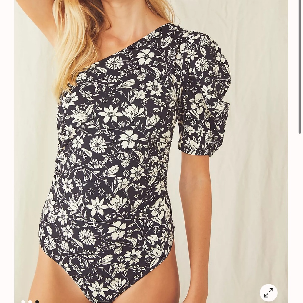 Free People
Somethin' 'Bout You Floral One Shoulder Bodysuit